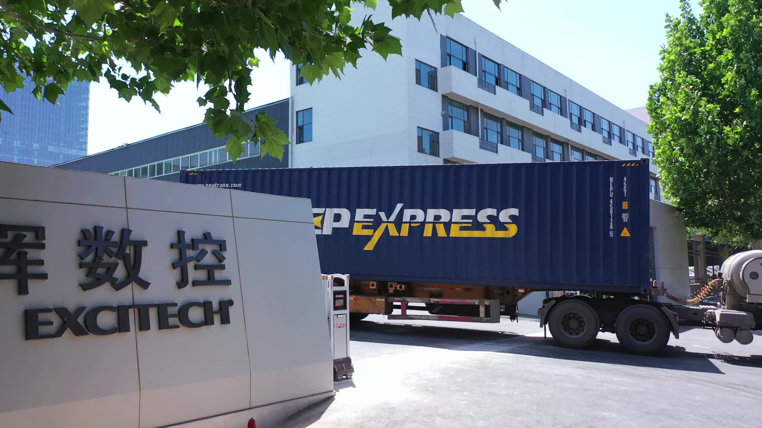 Excitech စက်ရုံသည် သုံးစွဲသူများ၏ အမှာစာများ ပေးပို့လျက်ရှိသည်။ ကုန်ပစ္စည်းများကို ဖောက်သည်၏စက်ရုံသို့ လုံခြုံစွာ ပို့ဆောင်ပါ။
