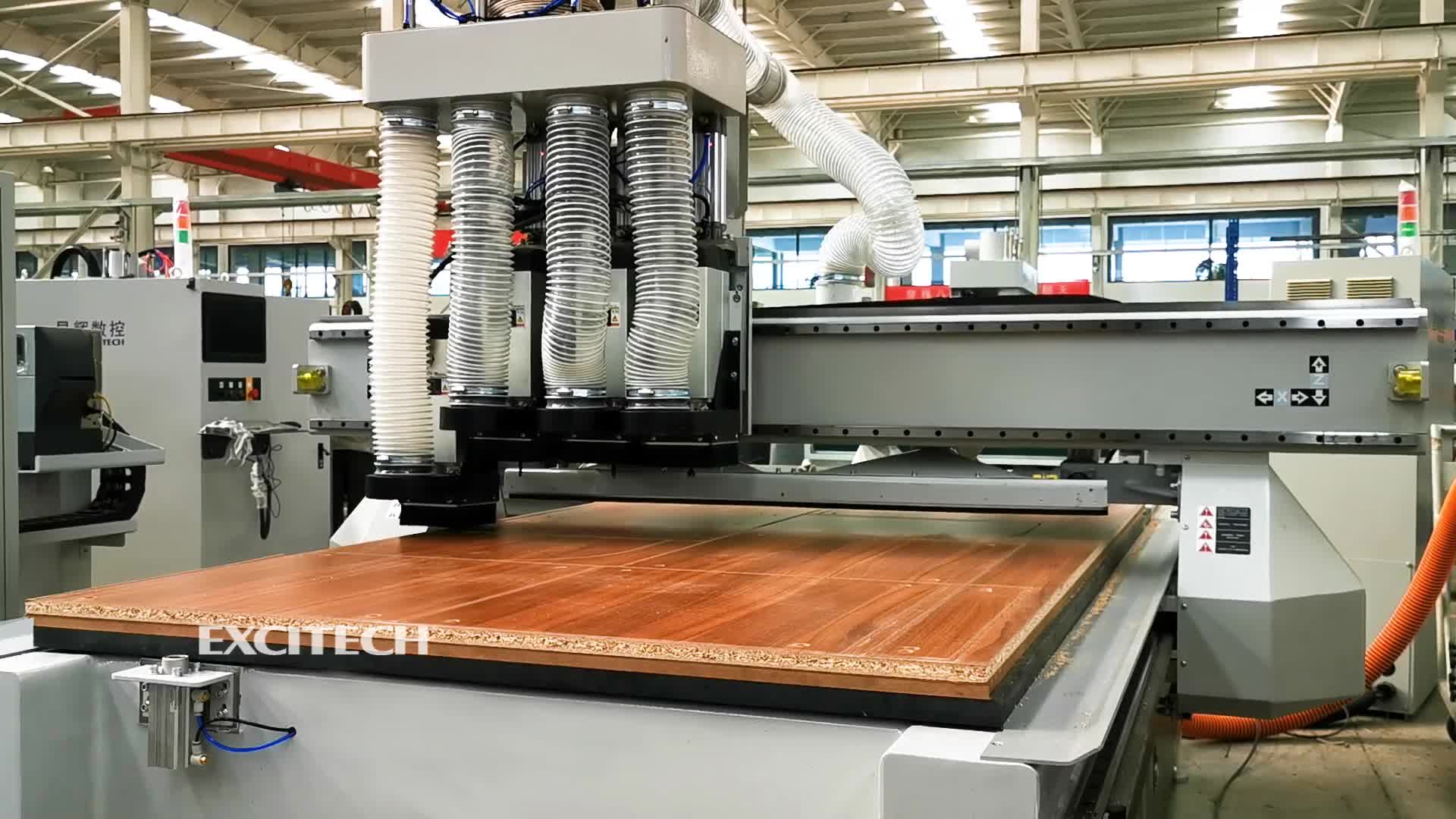 excitech လေး ဦး ခေါင်းကိုစင်တာ CNC စက်